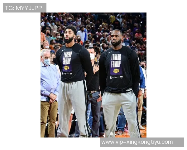 乔约翰逊谈克莱现状认为他需要队友帮助以找回状态